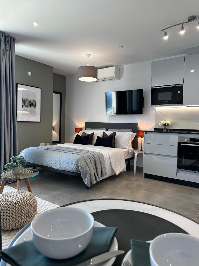 E1 Presidential Studios On High Floor With Stunning Sea Views ยิบรอลตาร์ ภายนอก รูปภาพ