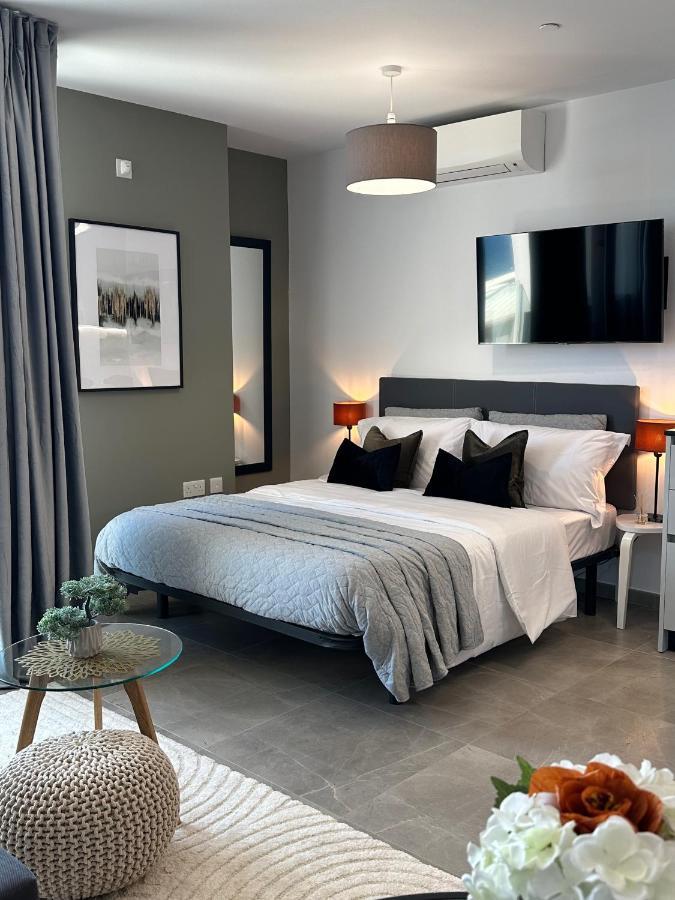 E1 Presidential Studios On High Floor With Stunning Sea Views ยิบรอลตาร์ ภายนอก รูปภาพ
