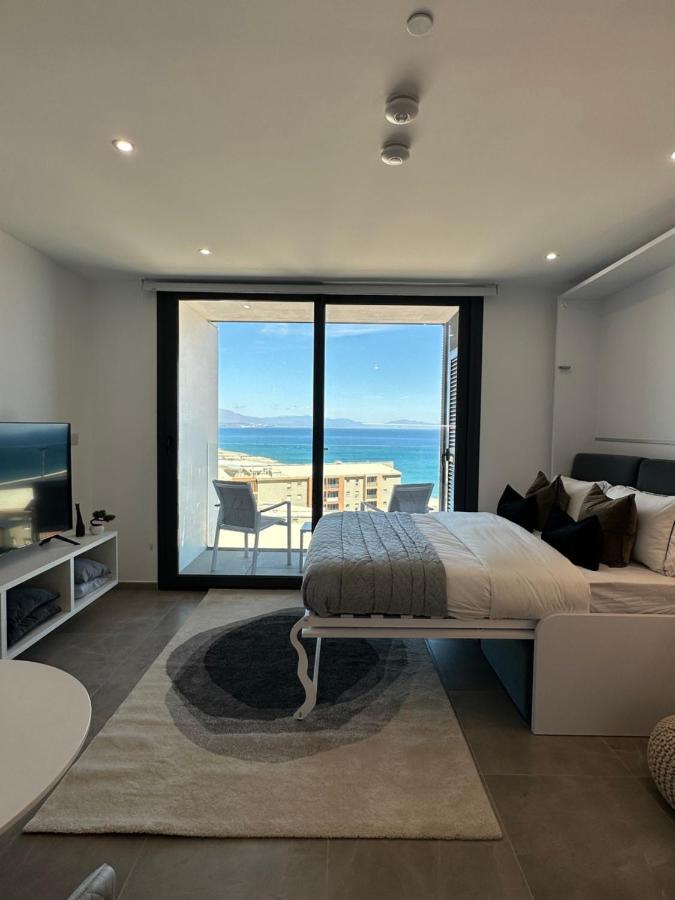 E1 Presidential Studios On High Floor With Stunning Sea Views ยิบรอลตาร์ ภายนอก รูปภาพ