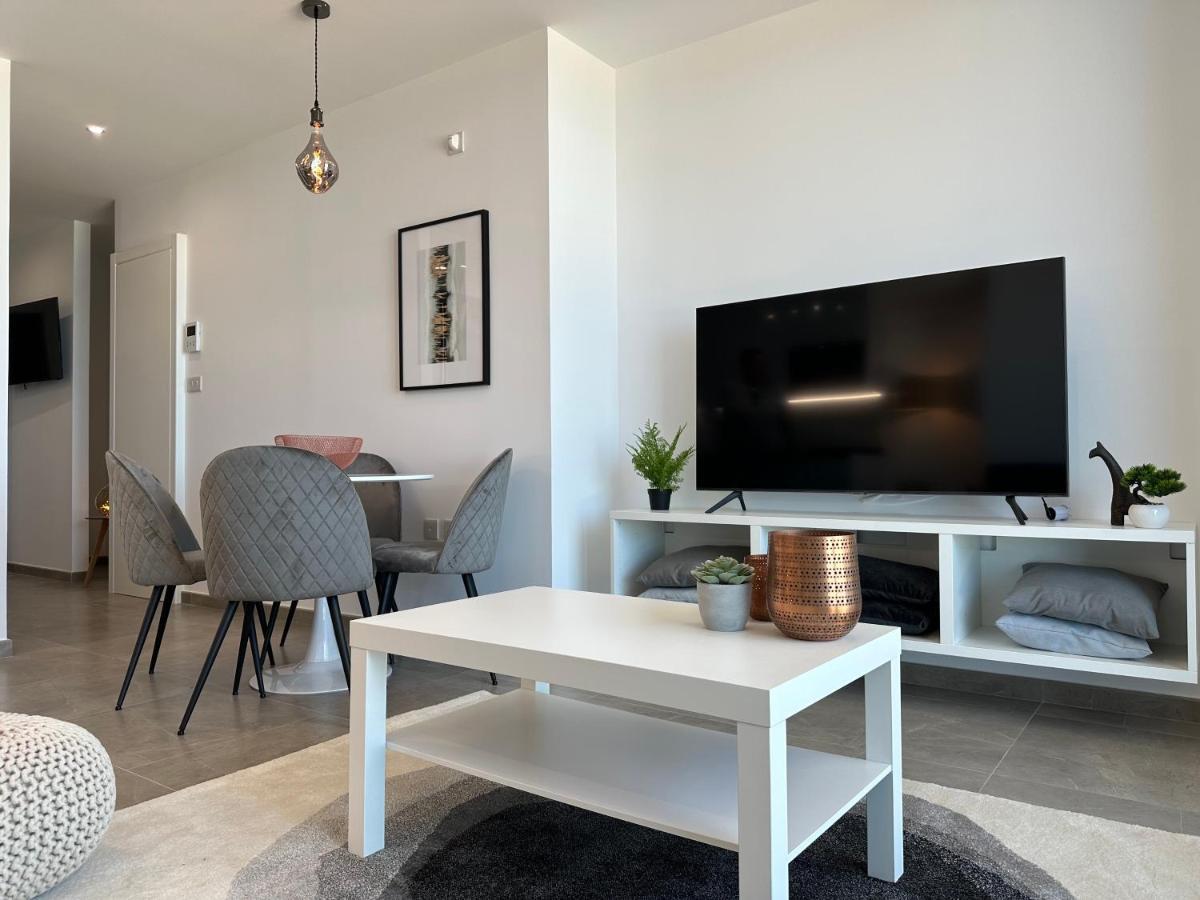 E1 Presidential Studios On High Floor With Stunning Sea Views ยิบรอลตาร์ ภายนอก รูปภาพ