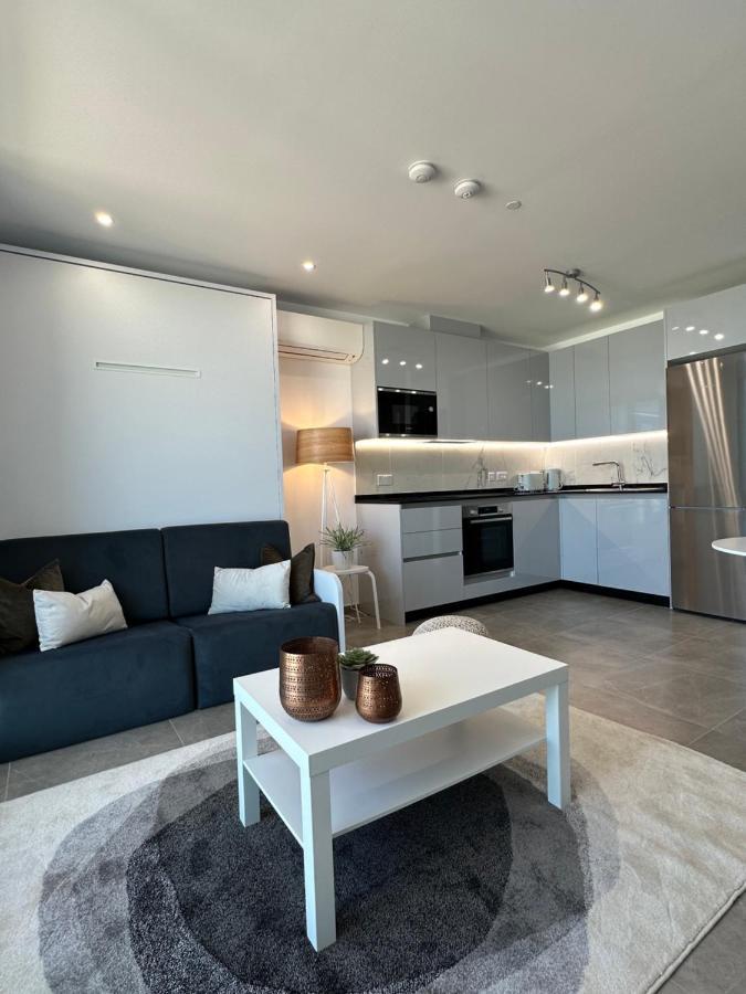 E1 Presidential Studios On High Floor With Stunning Sea Views ยิบรอลตาร์ ภายนอก รูปภาพ