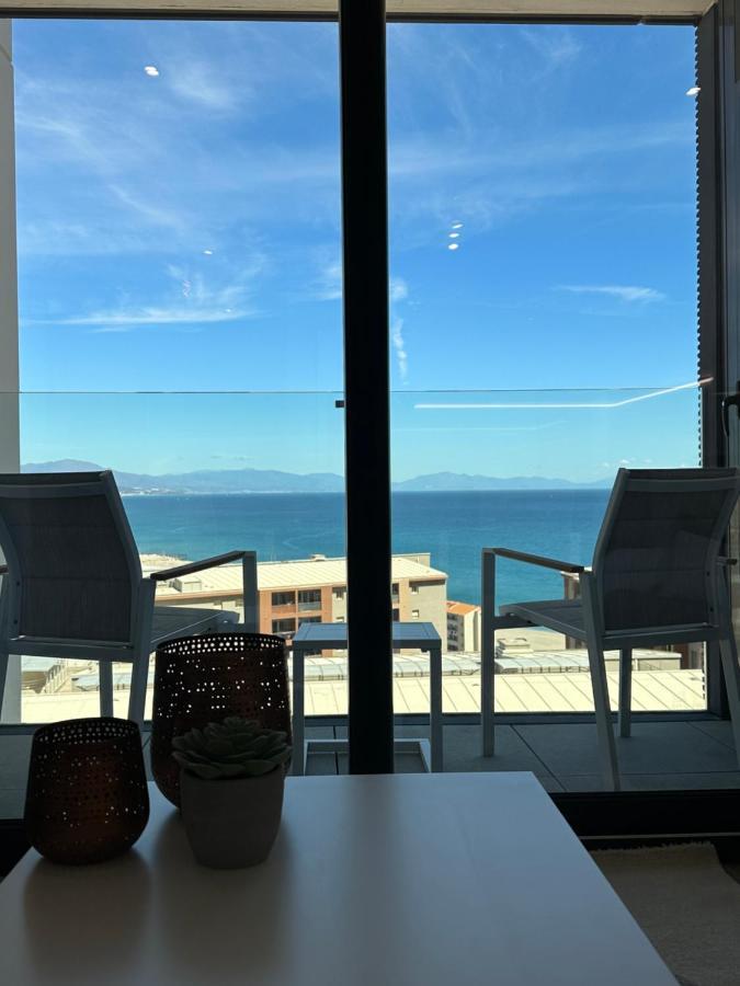 E1 Presidential Studios On High Floor With Stunning Sea Views ยิบรอลตาร์ ภายนอก รูปภาพ