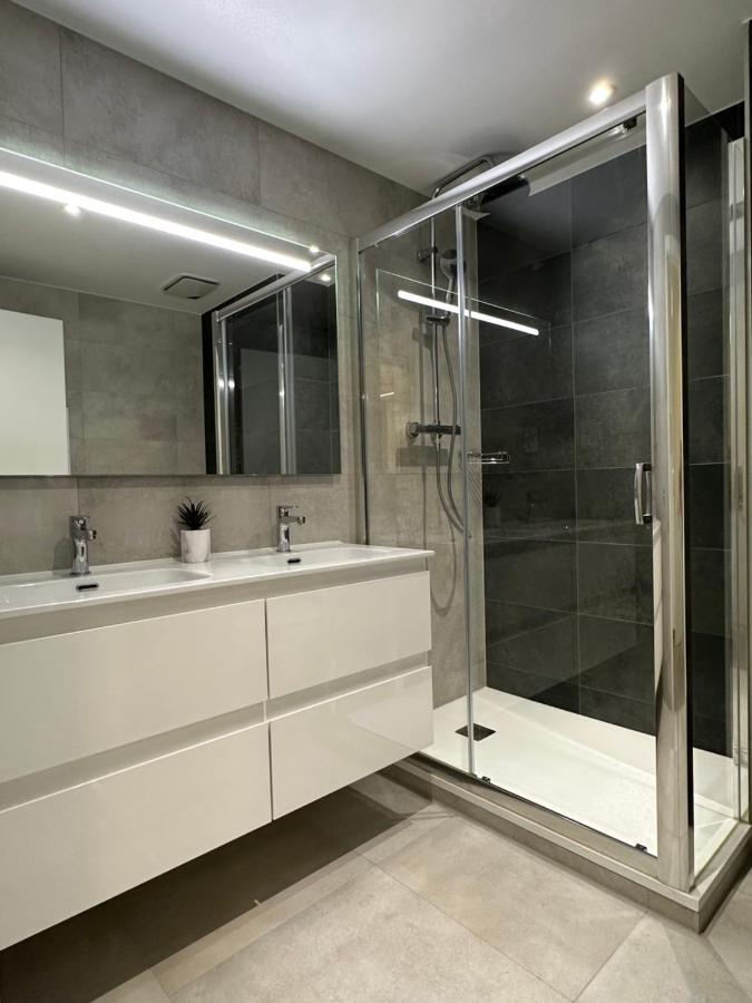 E1 Presidential Studios On High Floor With Stunning Sea Views ยิบรอลตาร์ ภายนอก รูปภาพ