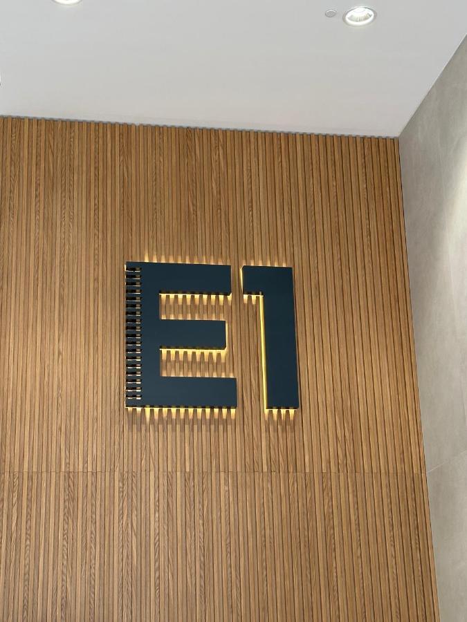 E1 Presidential Studios On High Floor With Stunning Sea Views ยิบรอลตาร์ ภายนอก รูปภาพ