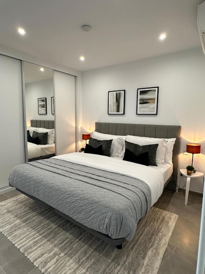 E1 Presidential Studios On High Floor With Stunning Sea Views ยิบรอลตาร์ ภายนอก รูปภาพ