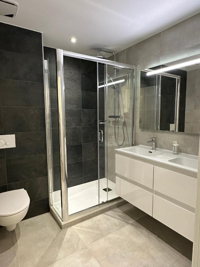 E1 Presidential Studios On High Floor With Stunning Sea Views ยิบรอลตาร์ ภายนอก รูปภาพ