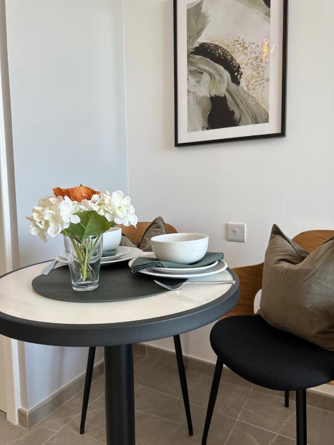 E1 Presidential Studios On High Floor With Stunning Sea Views ยิบรอลตาร์ ภายนอก รูปภาพ